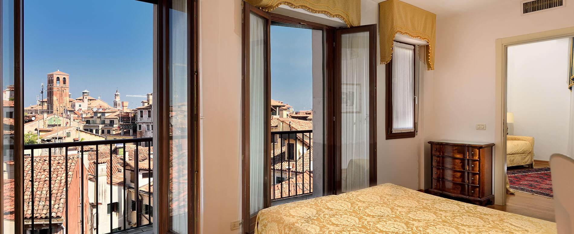 San Marco Palace Venice | Holiday Apartments Venice Canal View | Suite